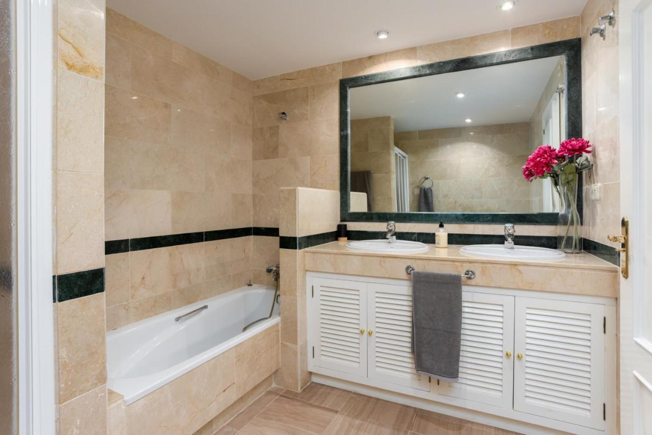 Homeforguest Front Line Beach Apartment In Hacienda Playa Marbella Exterior foto
